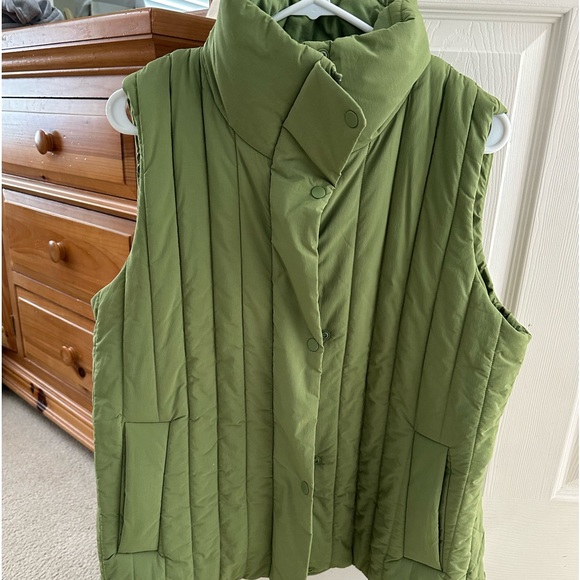 lululemon athletica Jackets & Blazers - Lululemon green vest